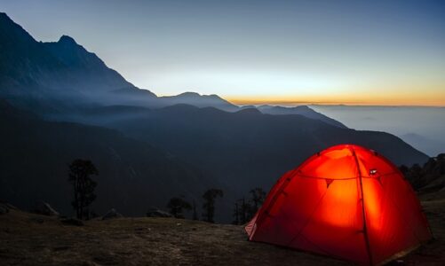 Nemt at samle og transportere: Easy Camps bålstativ gør campinglivet endnu mere komfortabelt